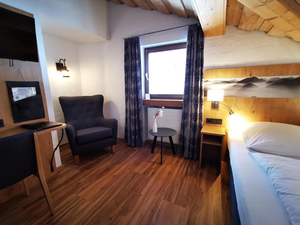 Gasthof & Hotel Zur Post Wallgau Bagian luar foto