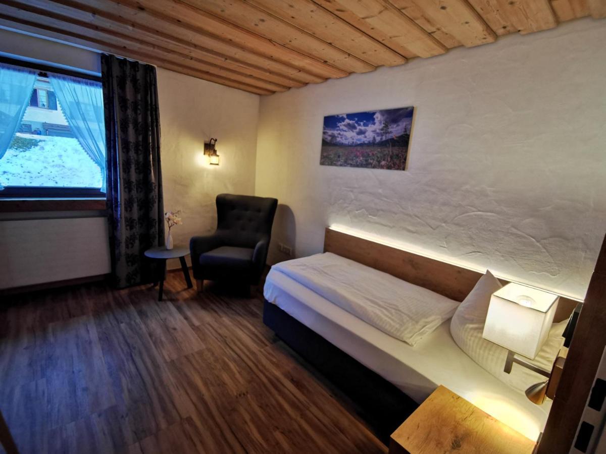 Gasthof & Hotel Zur Post Wallgau Bagian luar foto