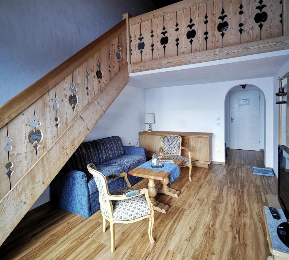 Gasthof & Hotel Zur Post Wallgau Bagian luar foto