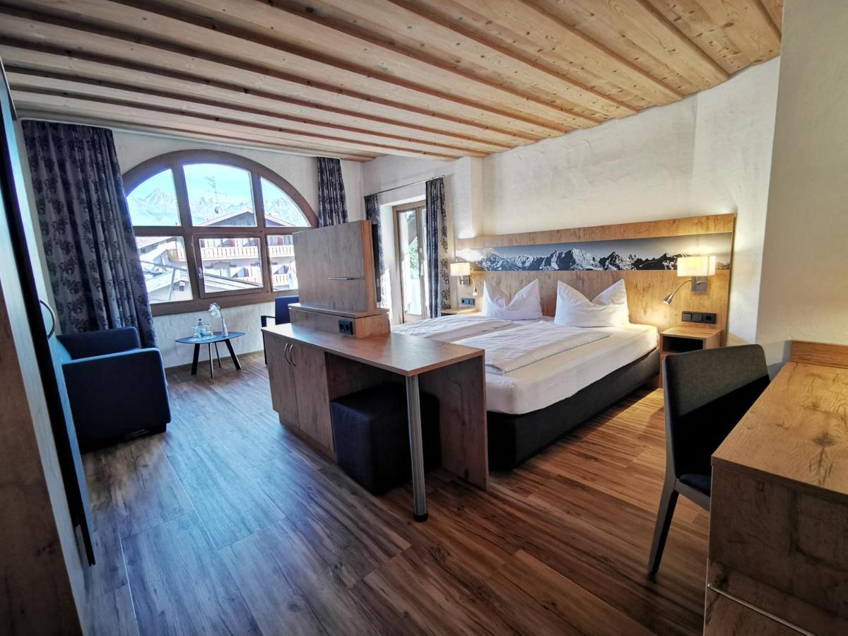 Gasthof & Hotel Zur Post Wallgau Bagian luar foto
