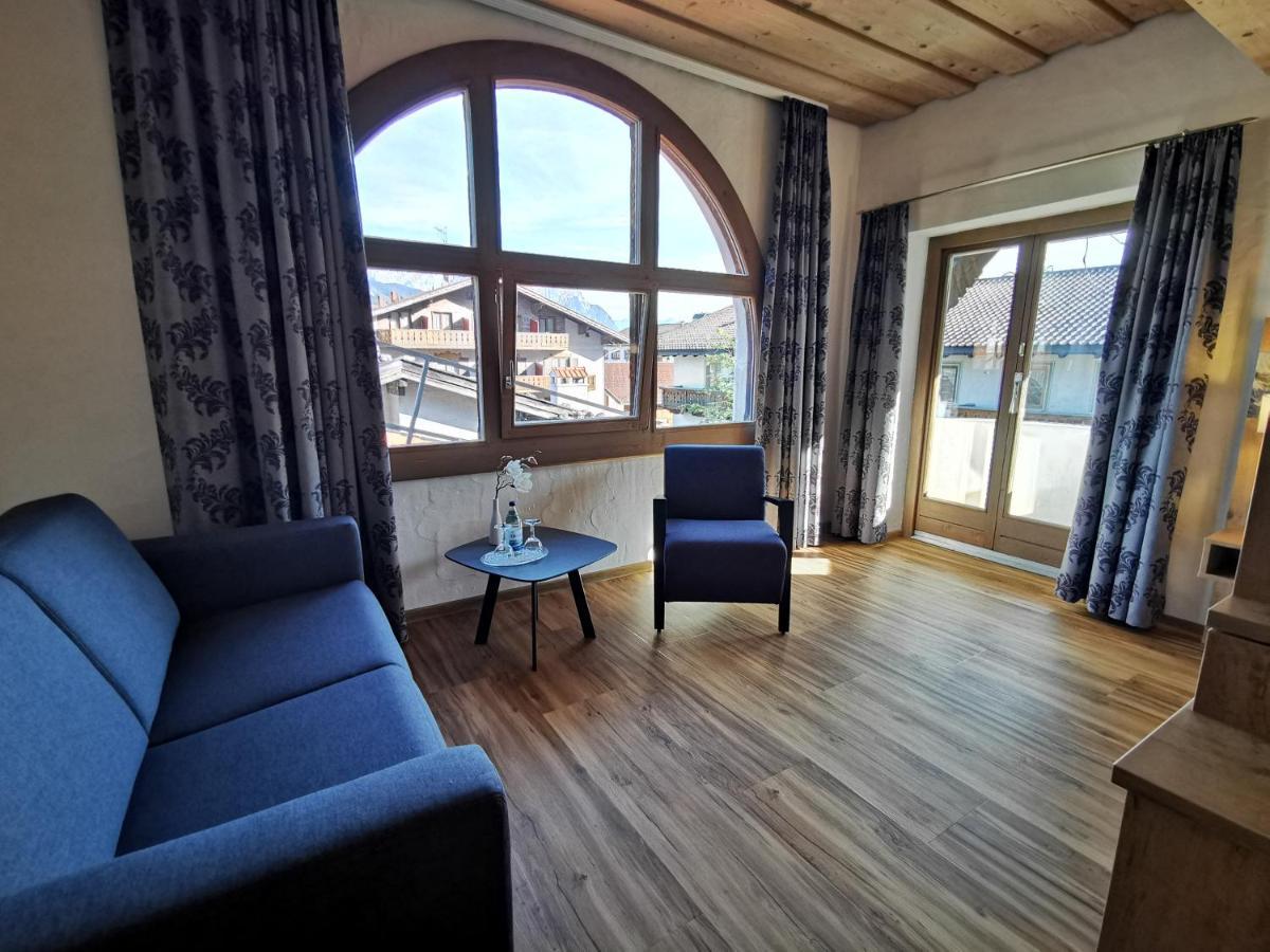 Gasthof & Hotel Zur Post Wallgau Bagian luar foto
