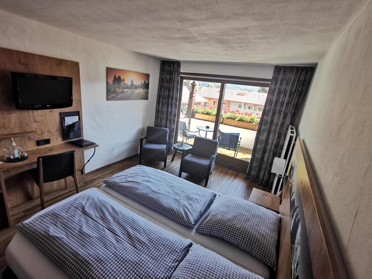 Gasthof & Hotel Zur Post Wallgau Bagian luar foto