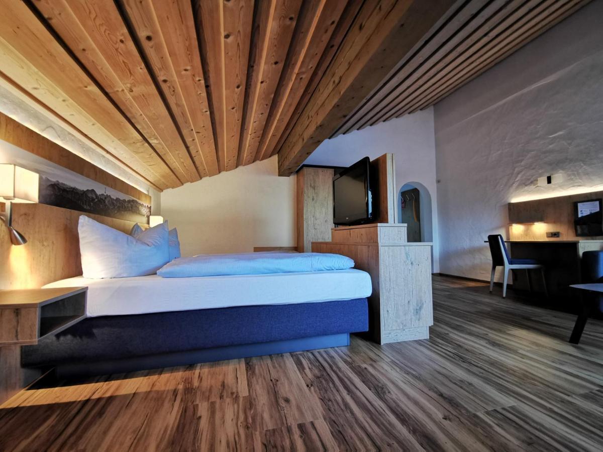 Gasthof & Hotel Zur Post Wallgau Bagian luar foto
