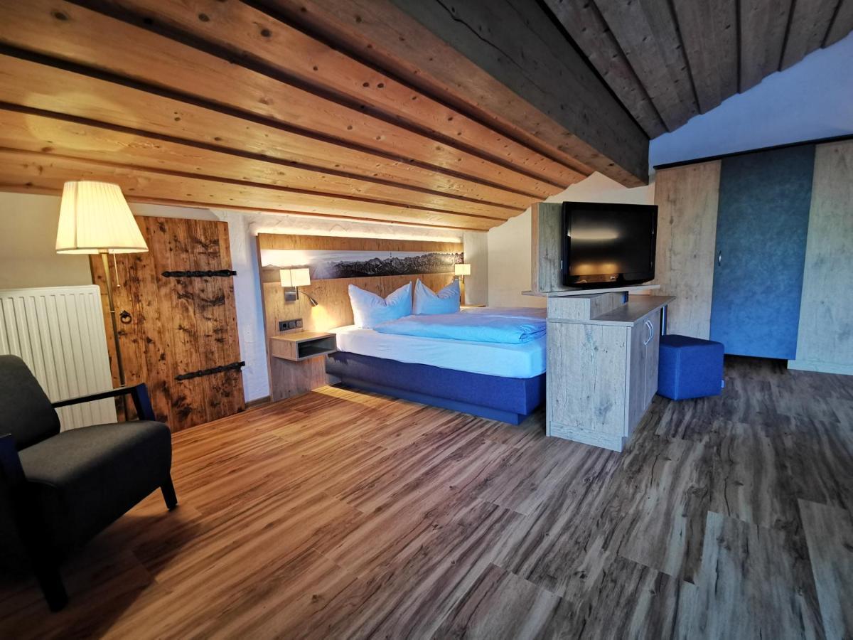 Gasthof & Hotel Zur Post Wallgau Bagian luar foto