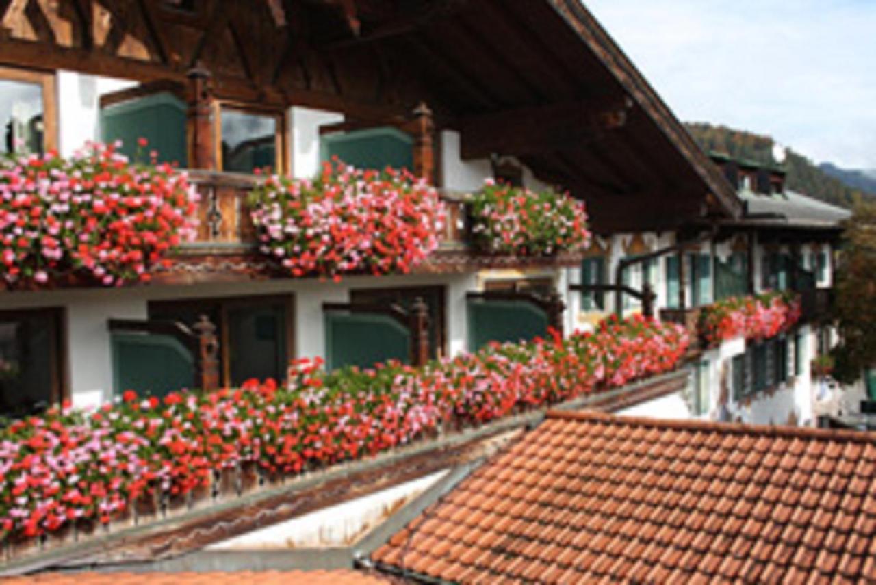 Gasthof & Hotel Zur Post Wallgau Bagian luar foto